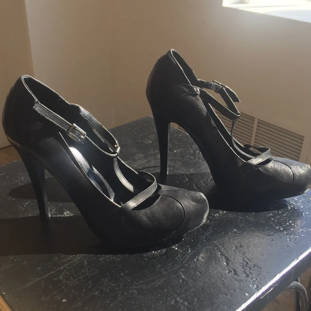Black leather t-bar stilettos - Picture 3 of 5